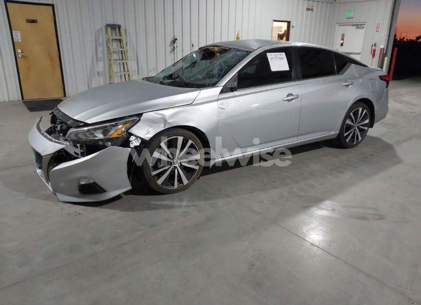 Photo 2 of 2020 Nissan Altima SR FWD (VIN 1N4BL4CV4LC120150)
