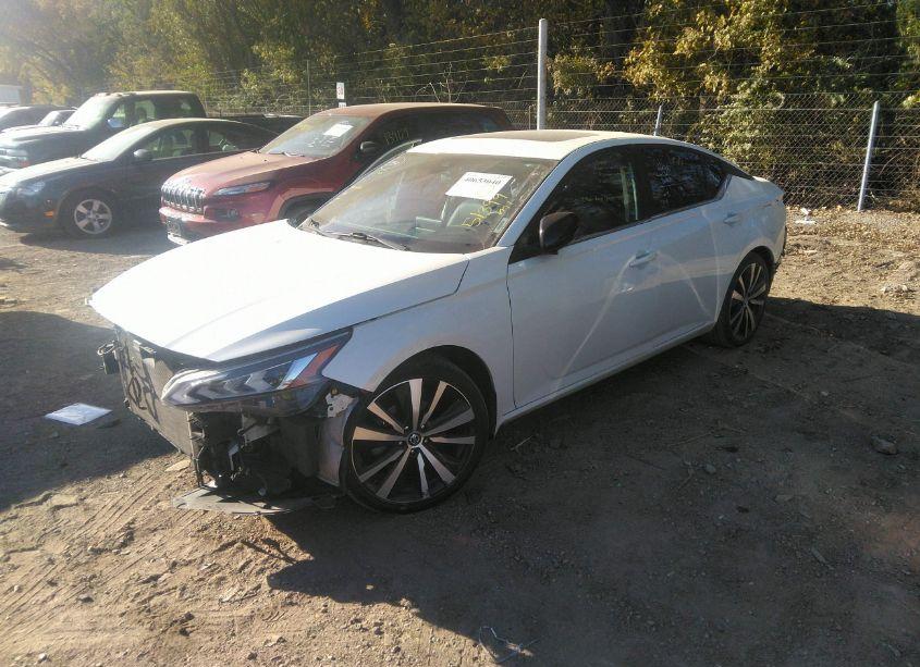 Photo 2 of 2020 Nissan Altima SR FWD (VIN 1N4BL4CV4LC168053)