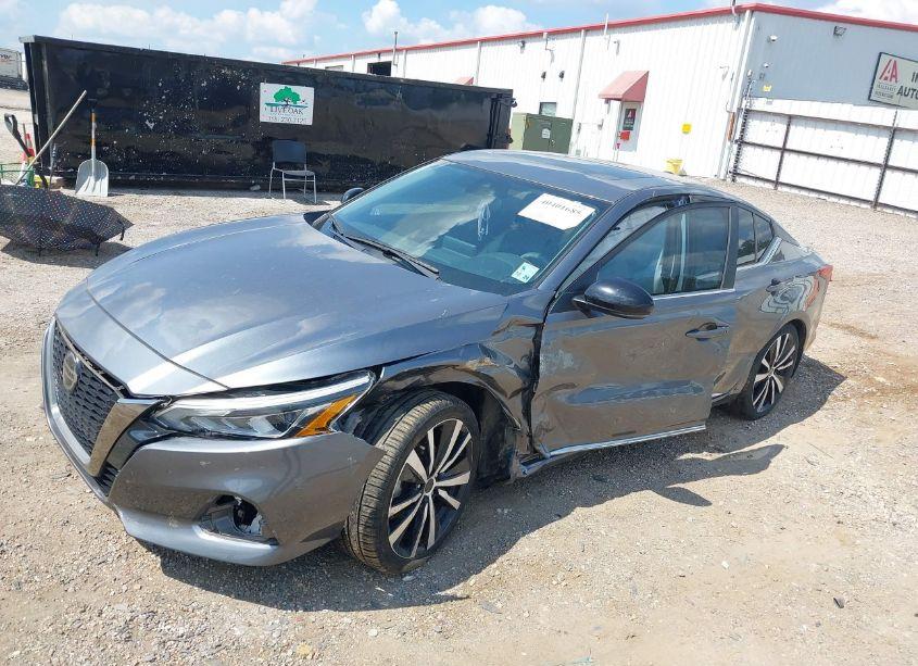 Photo 2 of 2020 Nissan Altima SR FWD (VIN 1N4BL4CV4LC171387)