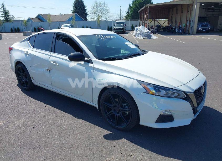 2020 Nissan Altima SR FWD (VIN 1N4BL4CV4LC273420) main photo