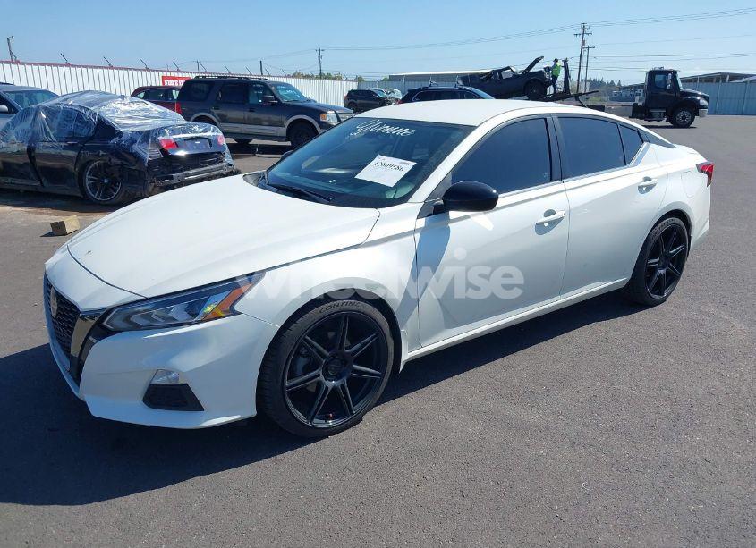 Photo 2 of 2020 Nissan Altima SR FWD (VIN 1N4BL4CV4LC273420)