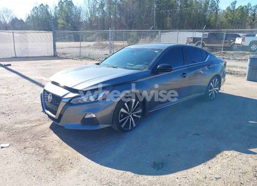 Photo 2 of 2020 Nissan Altima SR FWD (VIN 1N4BL4CV4LN305433)