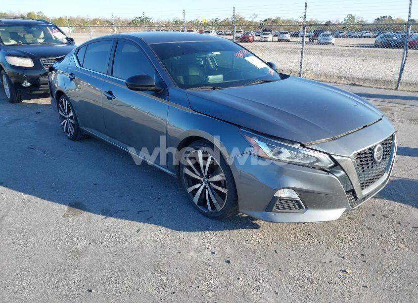 2020 Nissan Altima SR FWD (VIN 1N4BL4CV4LN315542) main photo