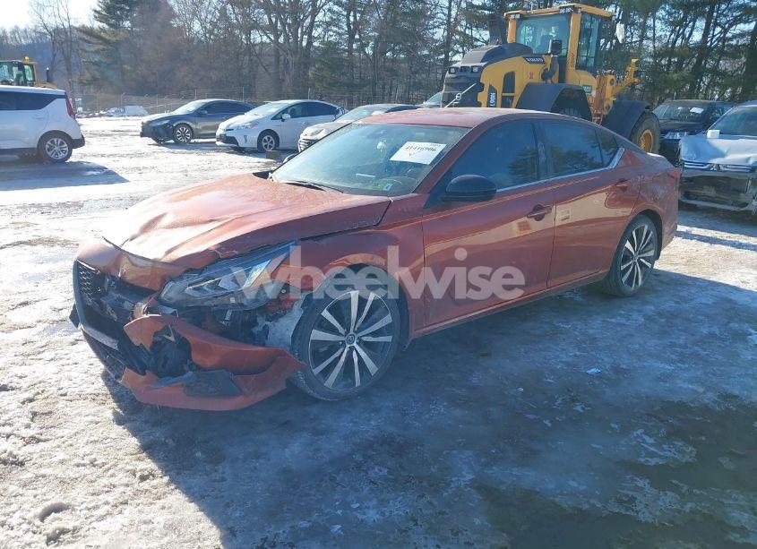 Photo 2 of 2022 Nissan Altima SR FWD (VIN 1N4BL4CV4NN306388)