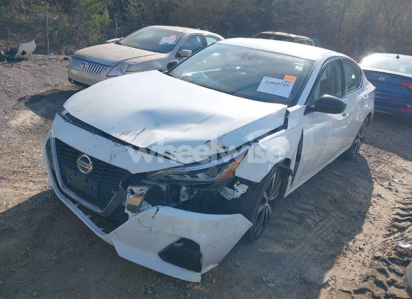 Photo 2 of 2022 Nissan Altima SR FWD (VIN 1N4BL4CV4NN320047)