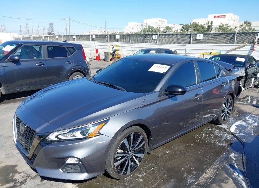 Photo 2 of 2022 Nissan Altima SR FWD (VIN 1N4BL4CV4NN349158)