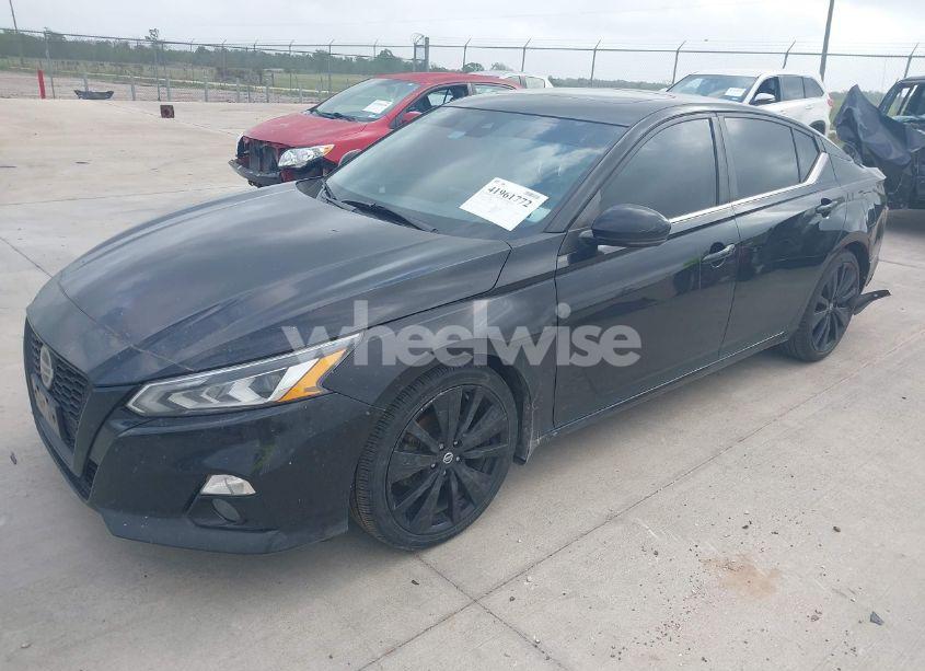 Photo 2 of 2022 Nissan Altima SR FWD (VIN 1N4BL4CV4NN356630)