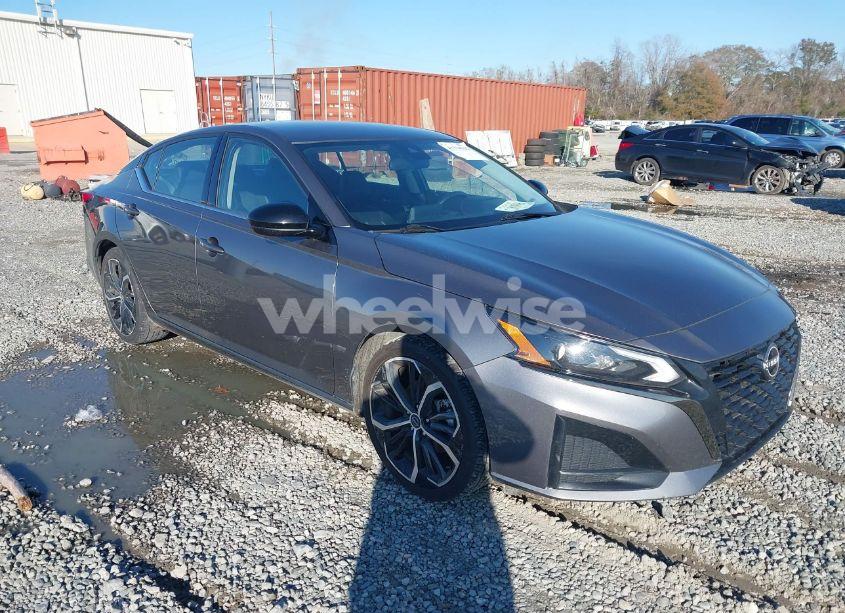 2023 Nissan Altima SR FWD (VIN 1N4BL4CV4PN335442) main photo