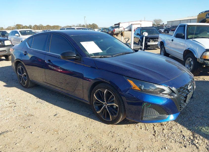 2023 Nissan Altima SR FWD (VIN 1N4BL4CV4PN359773) main photo