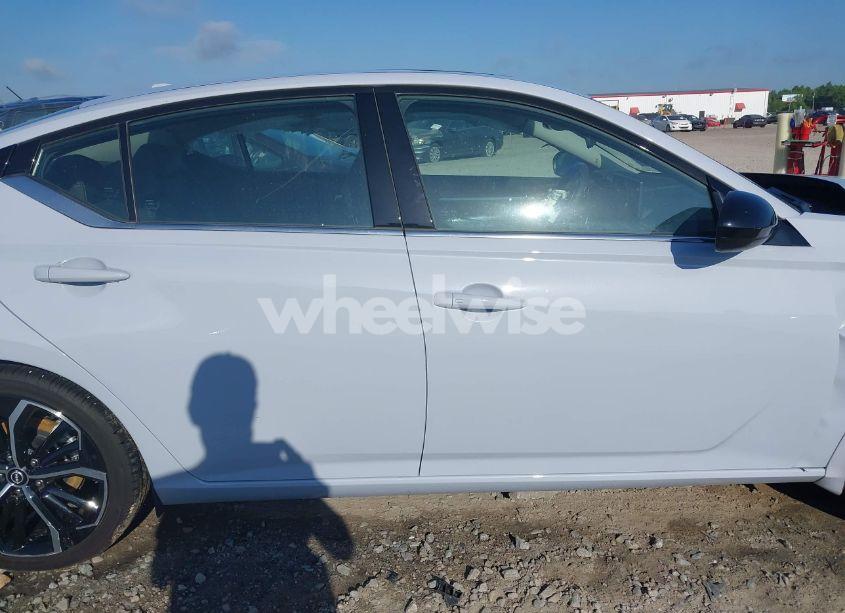 Photo 14 of 2023 Nissan Altima SR FWD (VIN 1N4BL4CV4PN382695)