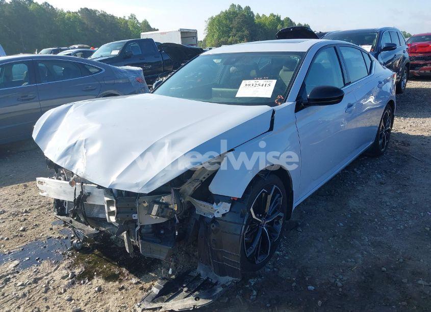 Photo 2 of 2023 Nissan Altima SR FWD (VIN 1N4BL4CV4PN382695)