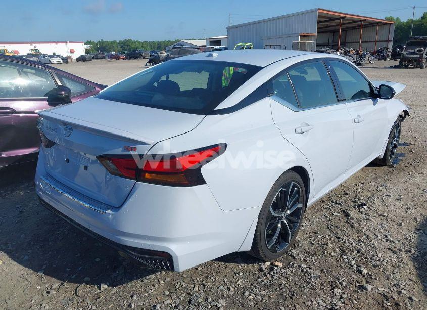 Photo 4 of 2023 Nissan Altima SR FWD (VIN 1N4BL4CV4PN382695)