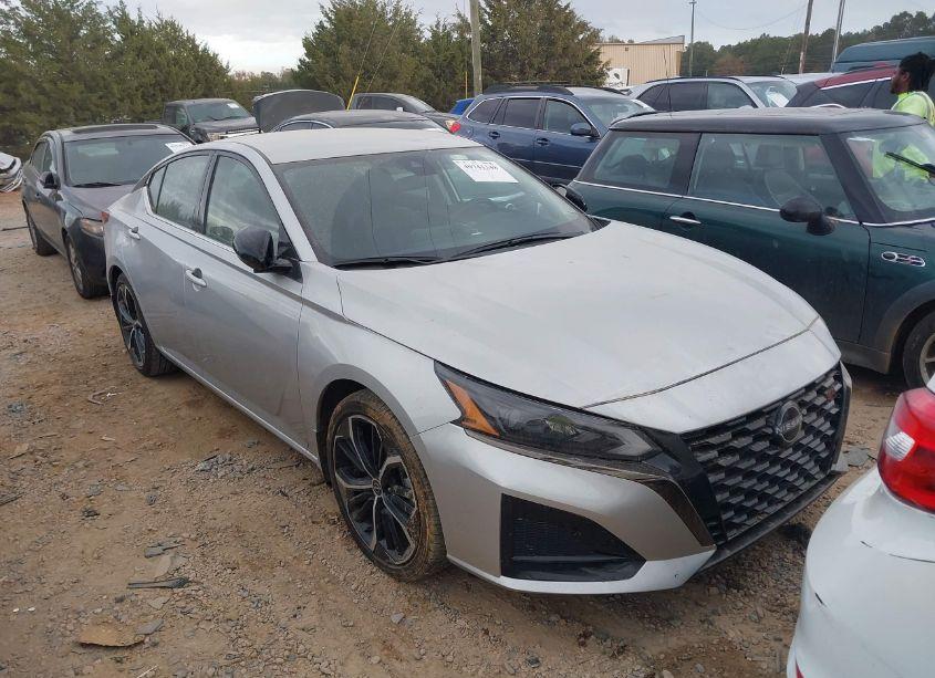 2023 Nissan Altima SR FWD (VIN 1N4BL4CV4PN389114) main photo