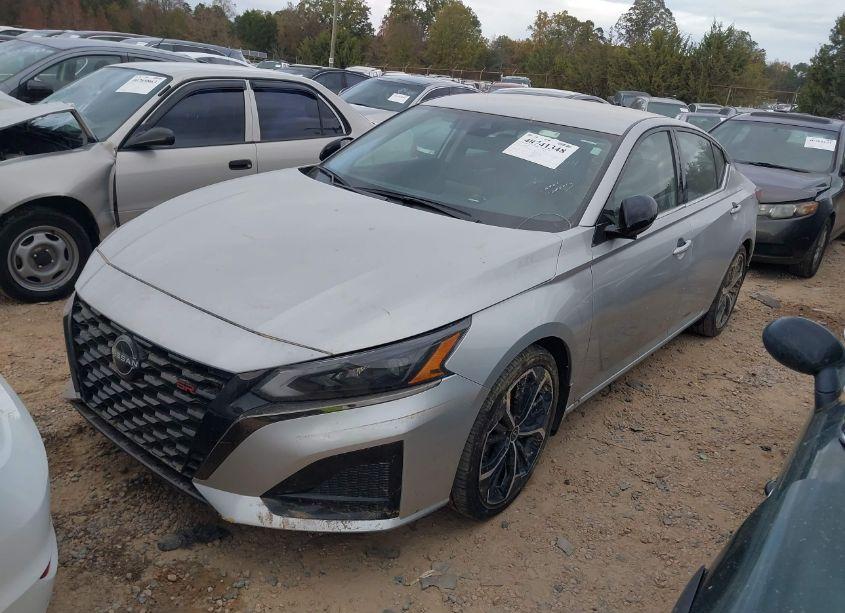 Photo 2 of 2023 Nissan Altima SR FWD (VIN 1N4BL4CV4PN389114)