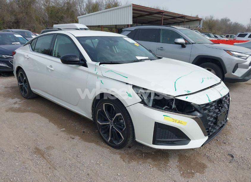 2024 Nissan Altima SR FWD (VIN 1N4BL4CV4RN337582) main photo