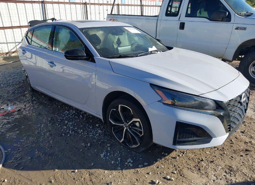 2024 Nissan Altima SR FWD (VIN 1N4BL4CV4RN435138) main photo