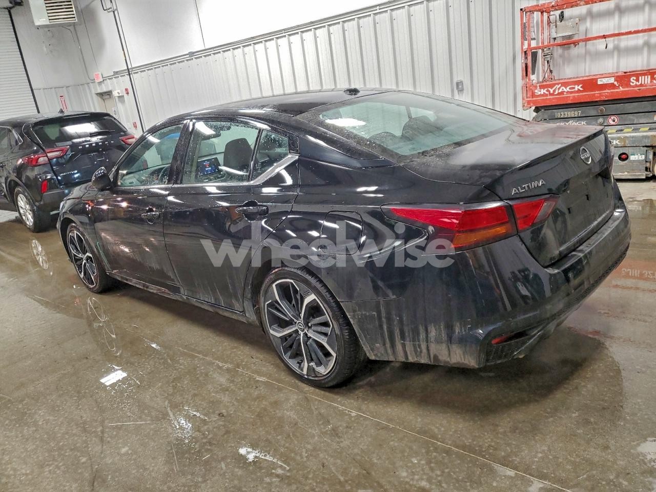 Photo 2 of 2025 NISSAN ALTIMA SR (VIN 1N4BL4CV4SN311604)