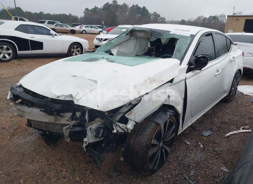 Photo 2 of 2019 Nissan Altima 2.5 SR (VIN 1N4BL4CV5KC109415)