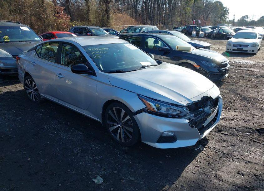 2020 Nissan Altima SR FWD (VIN 1N4BL4CV5LC126894) main photo
