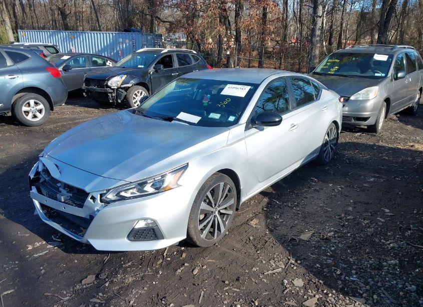 Photo 2 of 2020 Nissan Altima SR FWD (VIN 1N4BL4CV5LC126894)