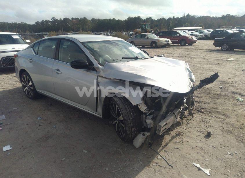 2020 Nissan Altima SR FWD (VIN 1N4BL4CV5LC133182) main photo