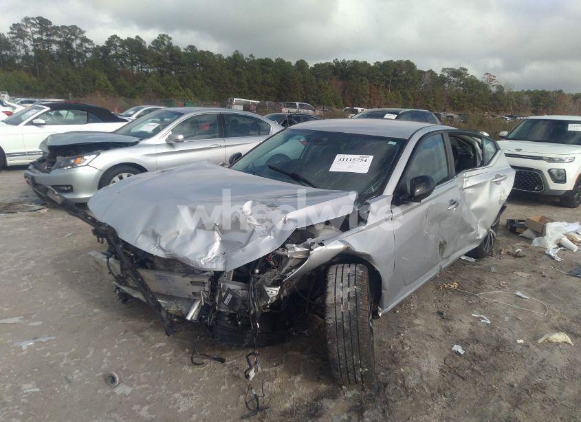 Photo 2 of 2020 Nissan Altima SR FWD (VIN 1N4BL4CV5LC133182)