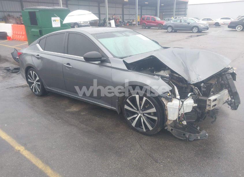 2020 Nissan Altima SR FWD (VIN 1N4BL4CV5LC168563) main photo