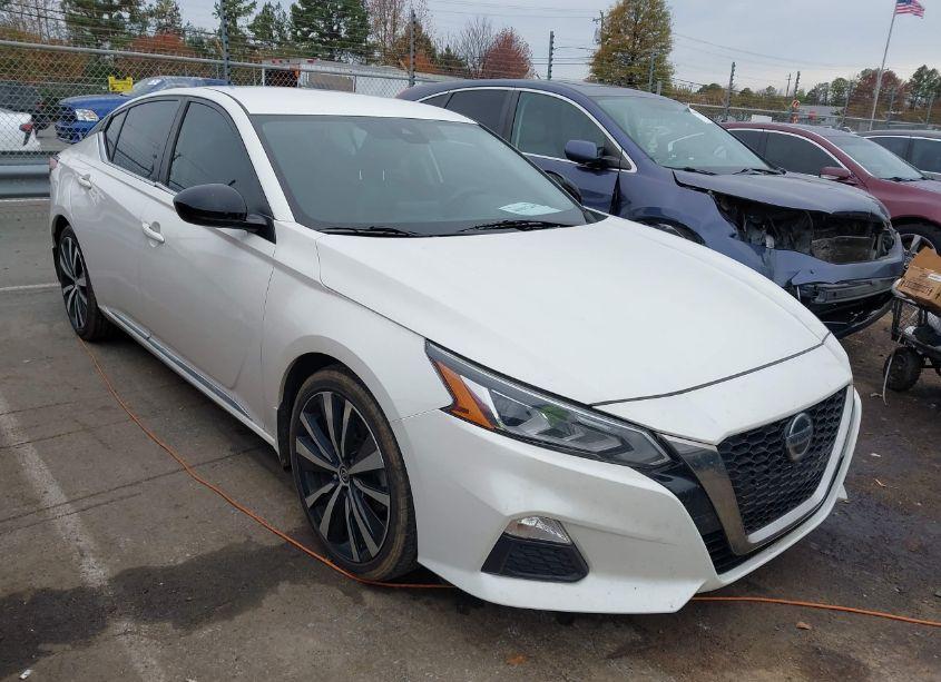 2020 Nissan Altima SR FWD (VIN 1N4BL4CV5LC179322) main photo