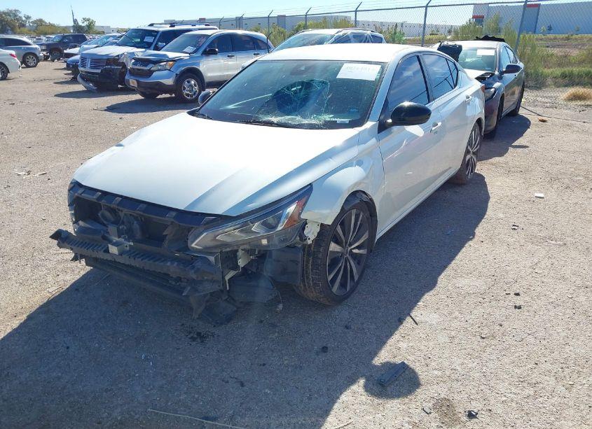 Photo 2 of 2020 Nissan Altima SR FWD (VIN 1N4BL4CV5LC182365)