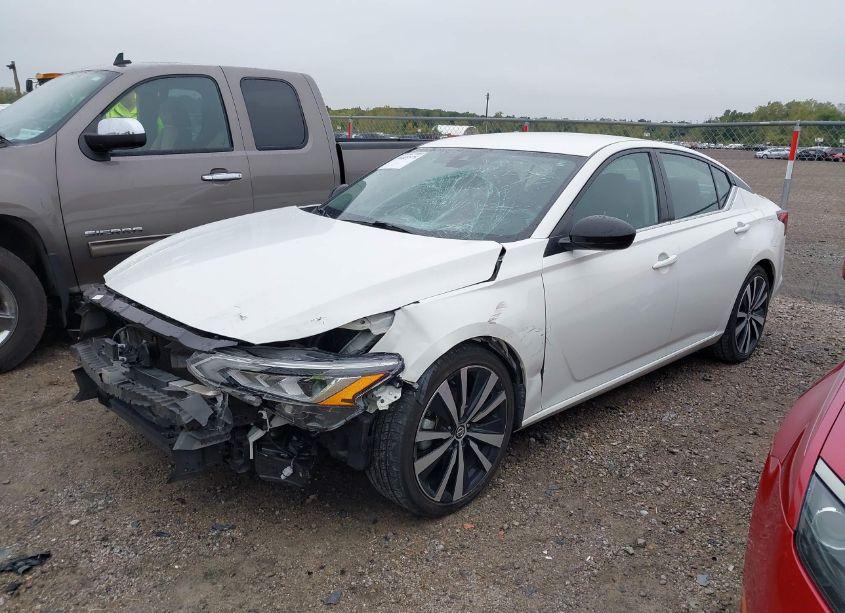 Photo 2 of 2021 Nissan Altima SR FWD (VIN 1N4BL4CV5MN363536)