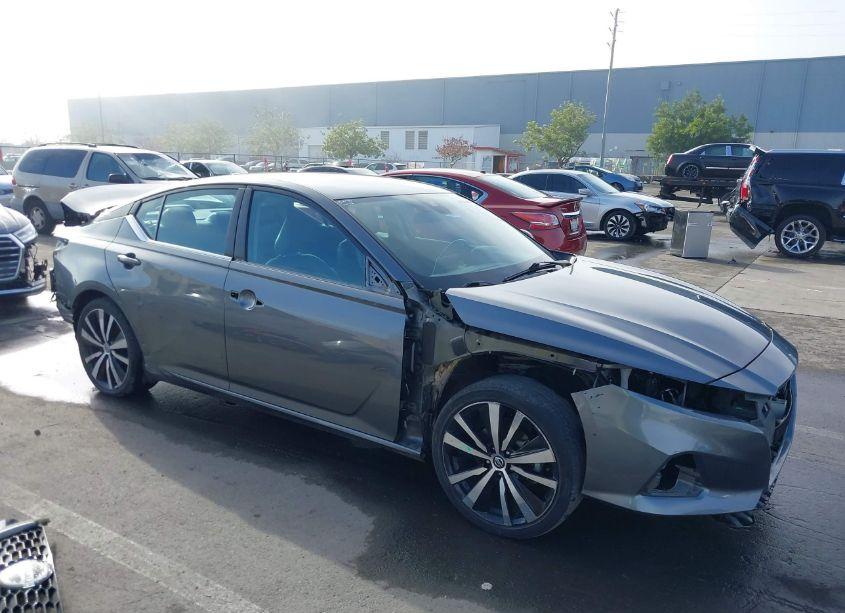 2021 Nissan Altima SR FWD (VIN 1N4BL4CV5MN389604) main photo