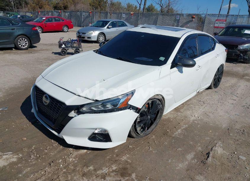 Photo 2 of 2022 Nissan Altima SR FWD (VIN 1N4BL4CV5NN301183)