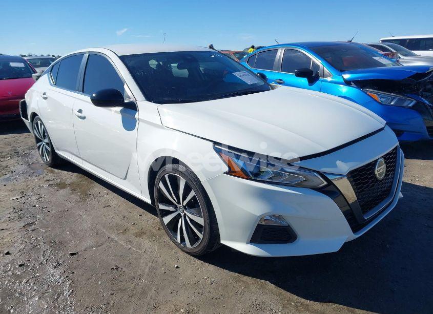 2022 Nissan Altima SR FWD (VIN 1N4BL4CV5NN304648) main photo