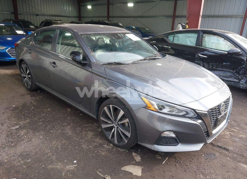 2022 Nissan Altima SR FWD (VIN 1N4BL4CV5NN319375) main photo