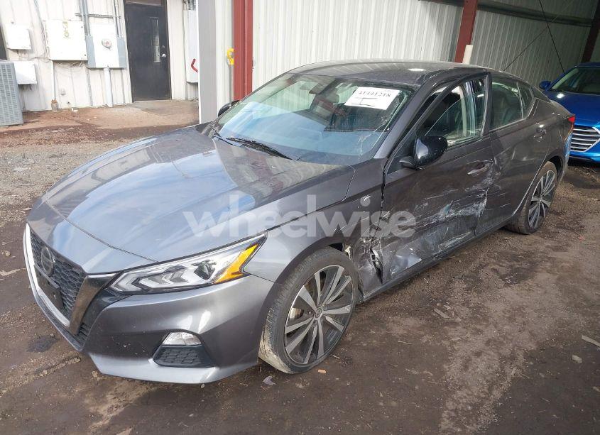 Photo 2 of 2022 Nissan Altima SR FWD (VIN 1N4BL4CV5NN319375)