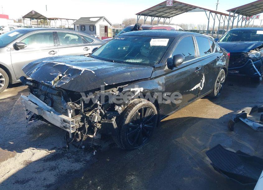 Photo 2 of 2022 Nissan Altima SR FWD (VIN 1N4BL4CV5NN339626)