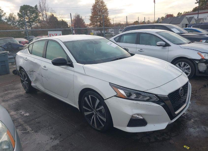 2022 Nissan Altima SR FWD (VIN 1N4BL4CV5NN360105) main photo