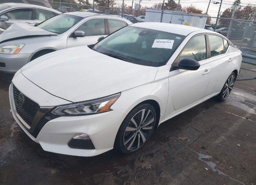 Photo 2 of 2022 Nissan Altima SR FWD (VIN 1N4BL4CV5NN360105)