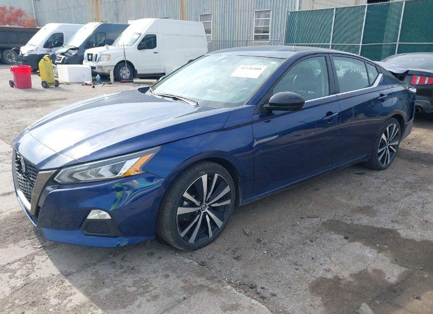 Photo 2 of 2022 Nissan Altima SR FWD (VIN 1N4BL4CV5NN401767)