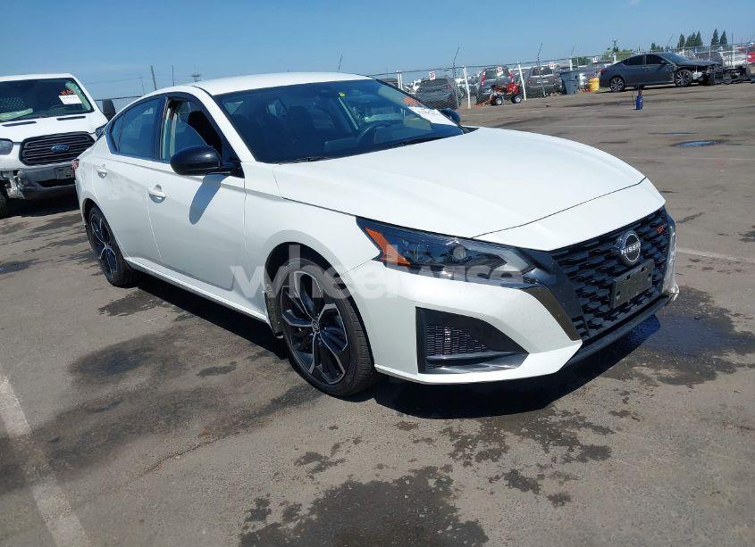 2023 Nissan Altima SR FWD (VIN 1N4BL4CV5PN307942) main photo