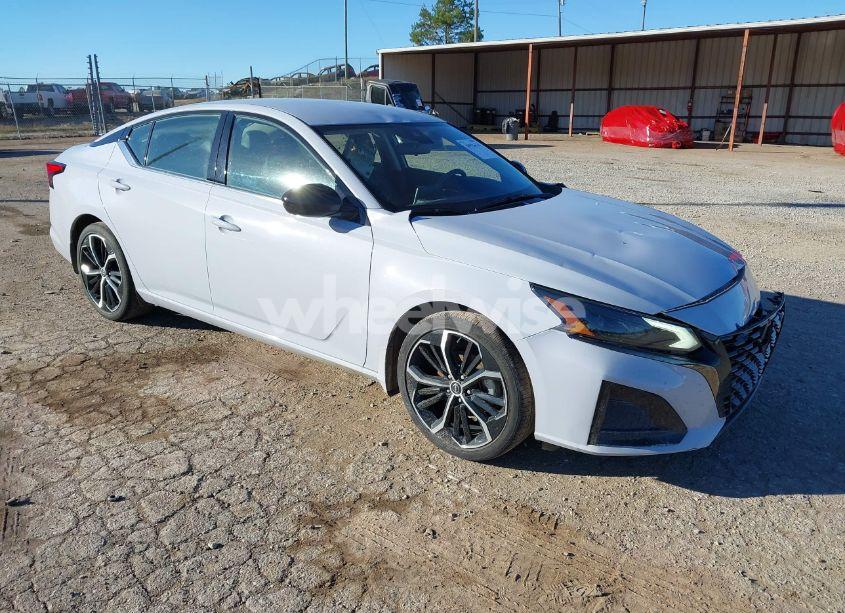 2023 Nissan Altima SR FWD (VIN 1N4BL4CV5PN336924) main photo