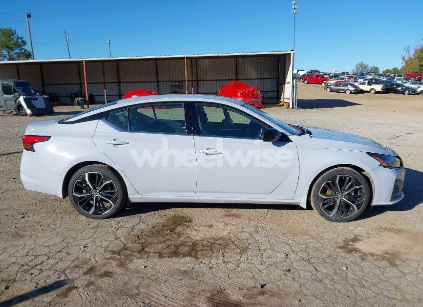 Photo 13 of 2023 Nissan Altima SR FWD (VIN 1N4BL4CV5PN336924)