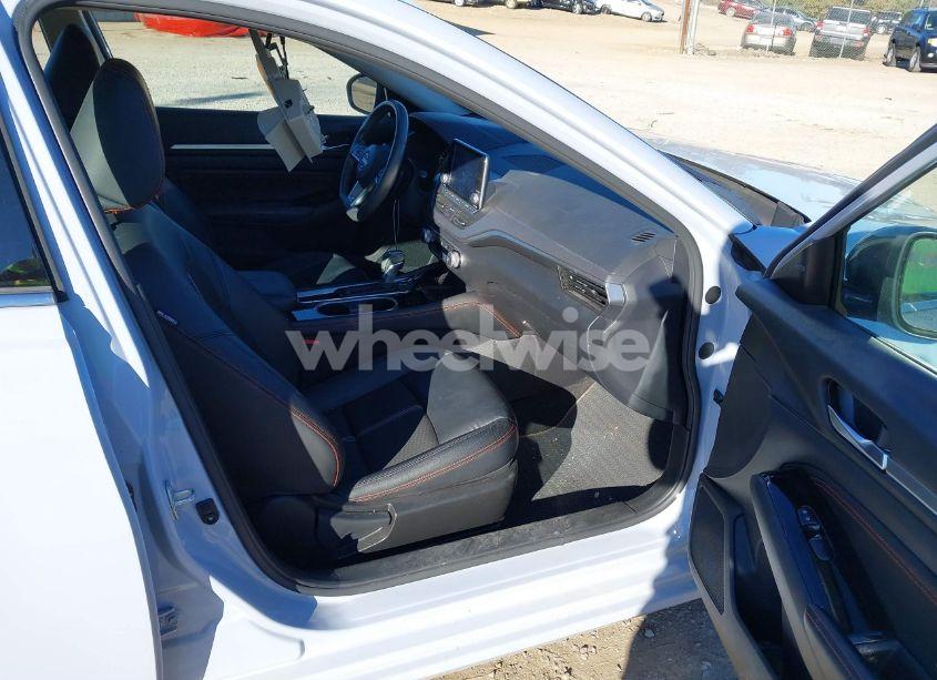 Photo 5 of 2023 Nissan Altima SR FWD (VIN 1N4BL4CV5PN336924)