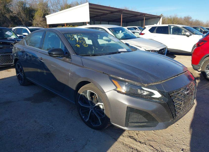 2023 Nissan Altima SR FWD (VIN 1N4BL4CV5PN394371) main photo