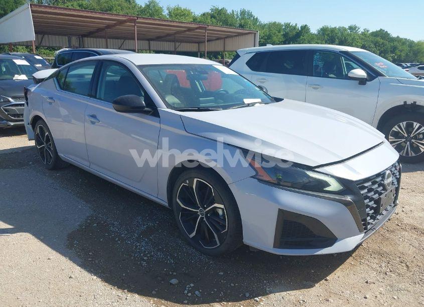 2024 Nissan Altima SR FWD (VIN 1N4BL4CV5RN369697) main photo