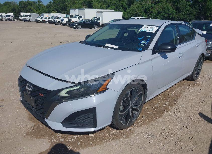 Photo 2 of 2024 Nissan Altima SR FWD (VIN 1N4BL4CV5RN369697)