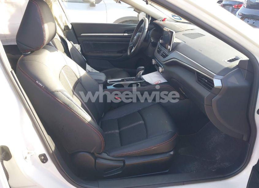 Photo 5 of 2024 Nissan Altima SR FWD (VIN 1N4BL4CV5RN382885)