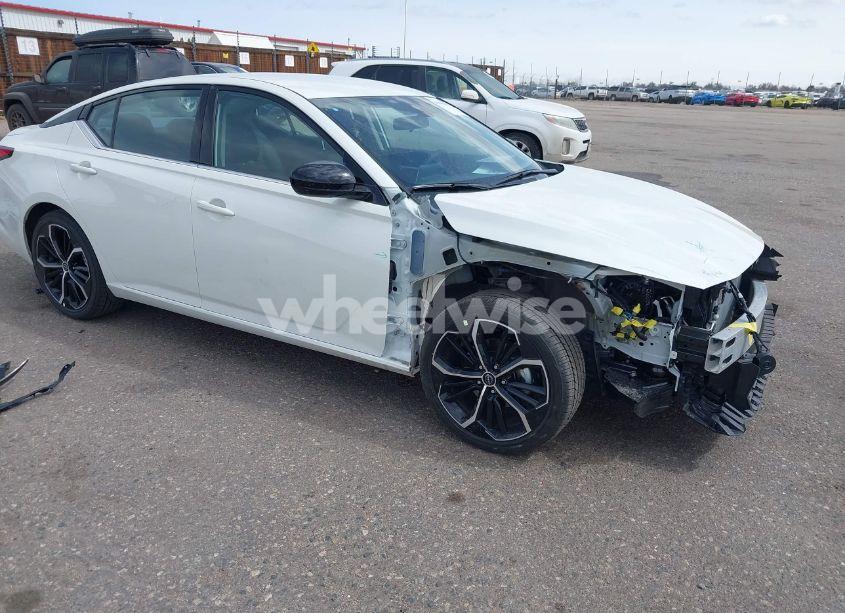 2025 Nissan Altima SR FWD (VIN 1N4BL4CV5SN361945) main photo