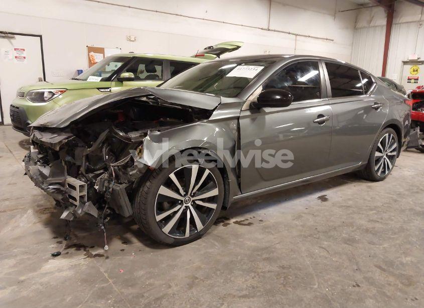 Photo 2 of 2019 Nissan Altima 2.5 SR (VIN 1N4BL4CV6KC186522)
