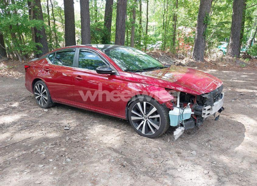 2020 Nissan Altima SR FWD (VIN 1N4BL4CV6LC136513) main photo